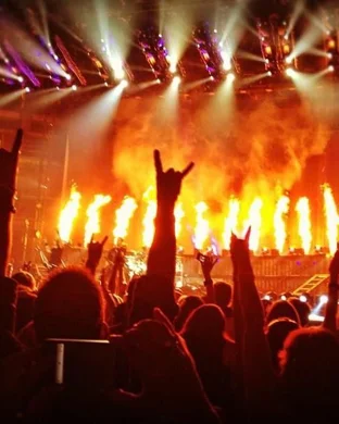 Live concert by Loveletters - Band